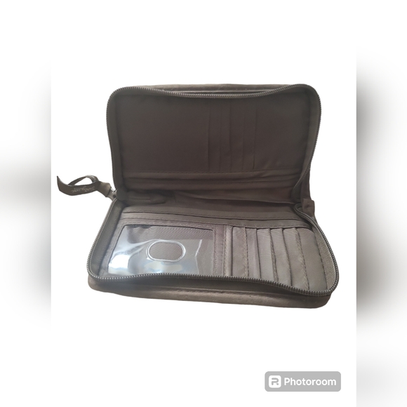 EUC Thirty-One Zipper Wallet - Picture 4 of 6